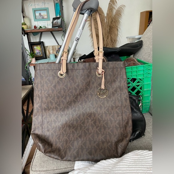 Michael Kors Jet Set Classic Brown Logo Tote Travel Shopper Shoulder Bag w charm - Picture 1 of 8